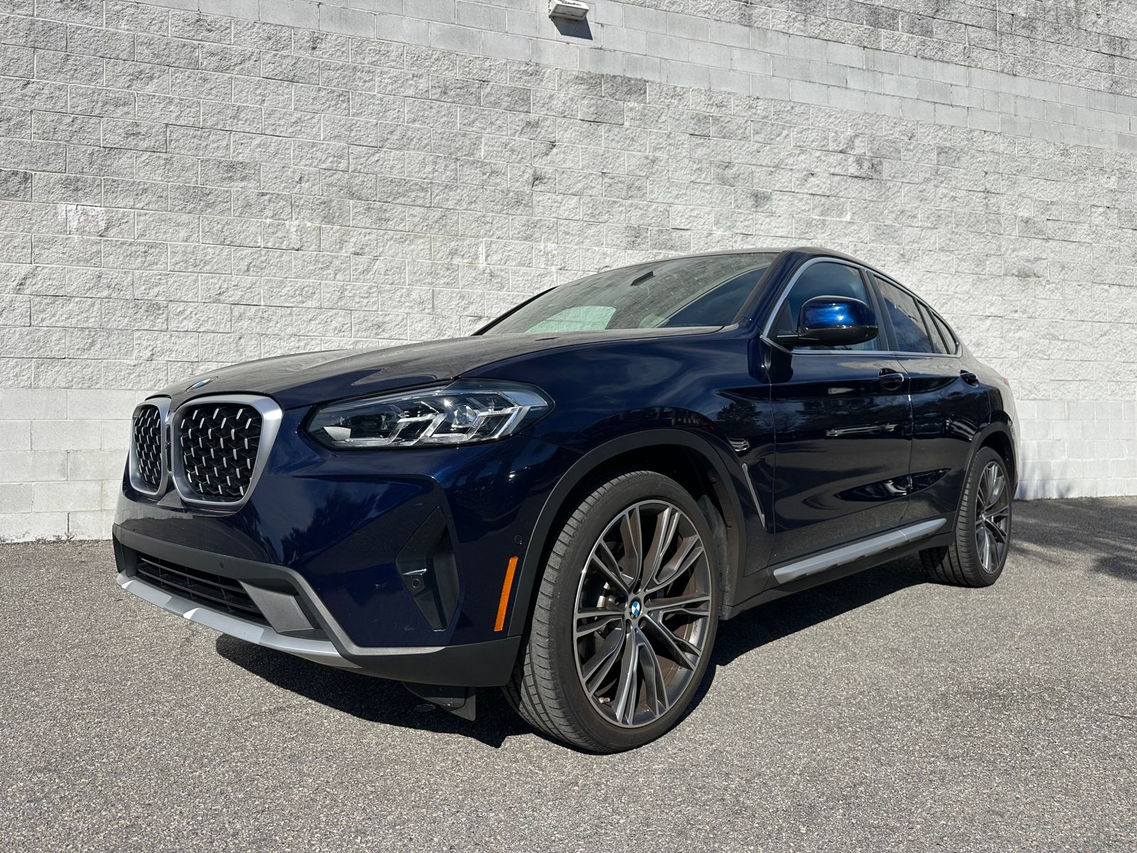 2023 BMW X4 30i's photo