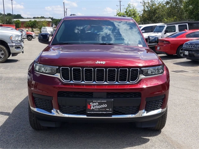 2025 Jeep Cherokee Laredo photo 2