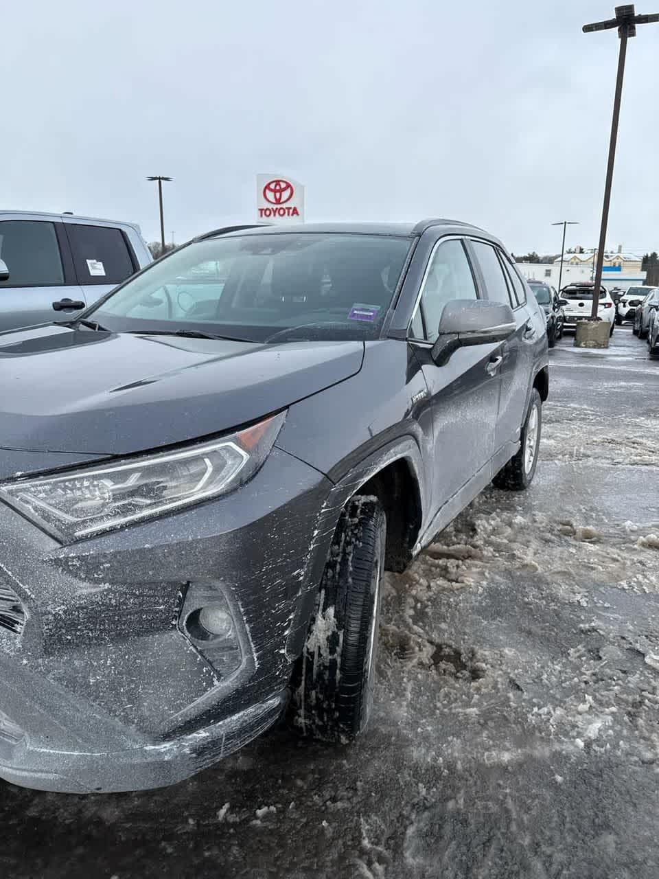 2021 Toyota RAV4 XLE's photo
