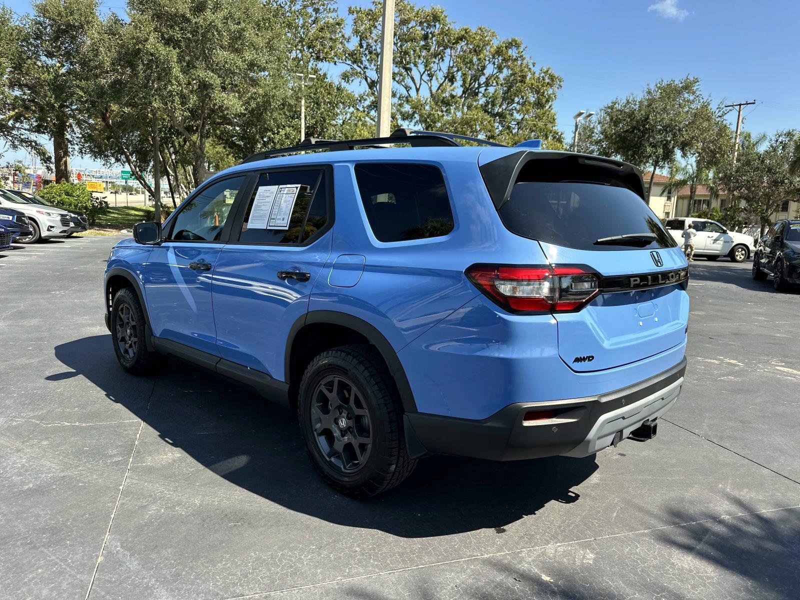 2023 Honda Pilot TrailSport photo 3