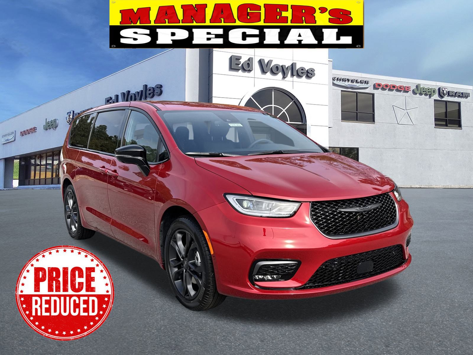 2026 Chrysler Pacifica Select's photo