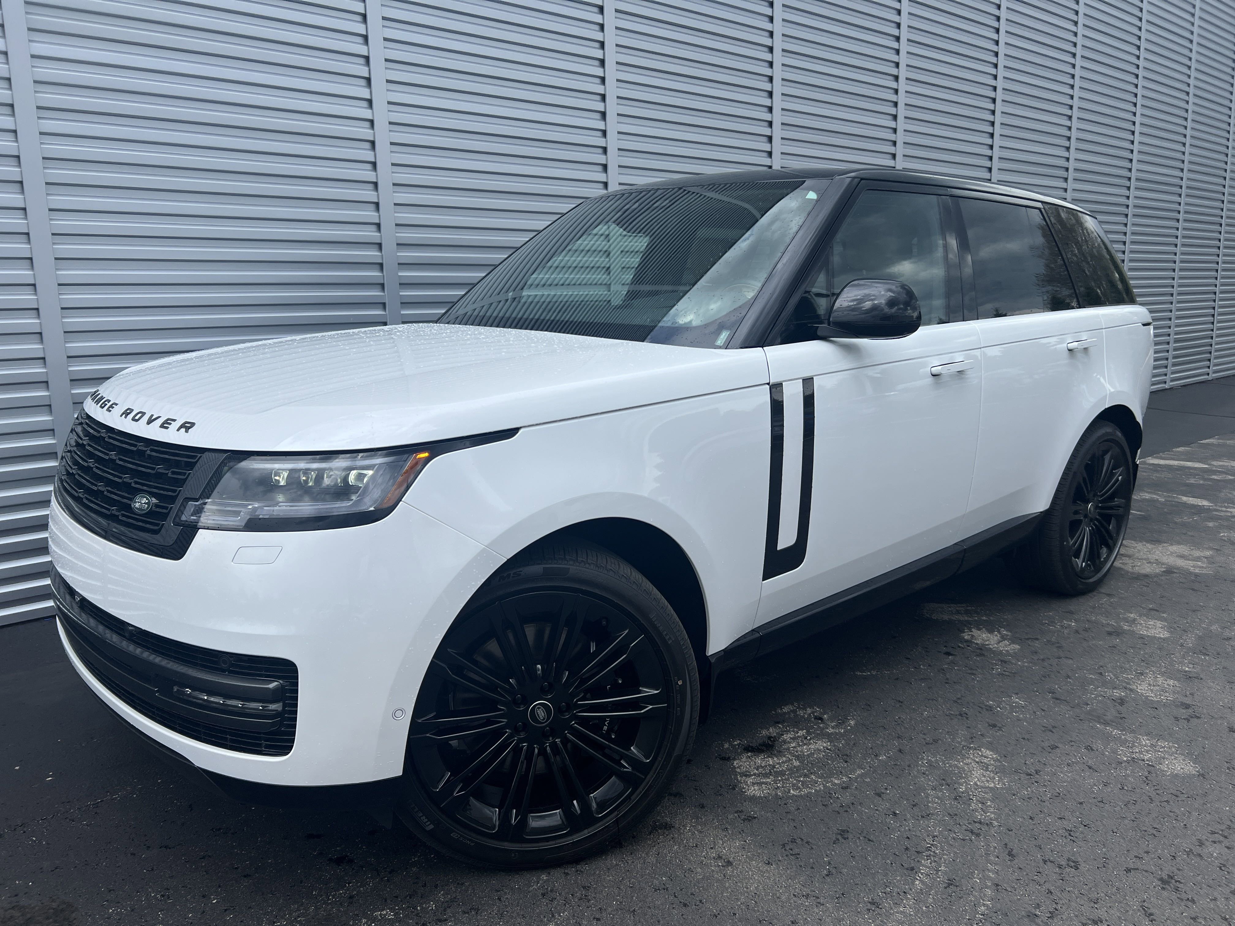 2025 Land Rover Range Rover SE's photo