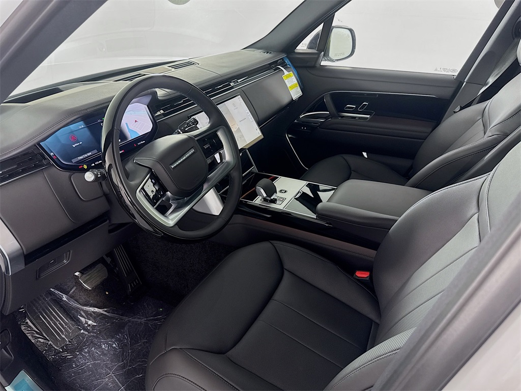2025 Land Rover Range Rover SE photo 9