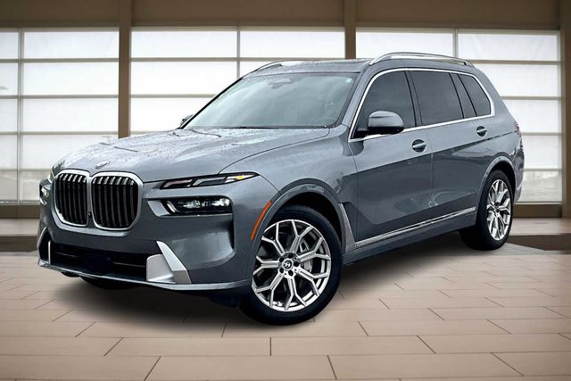 2023 BMW X7 40i's photo