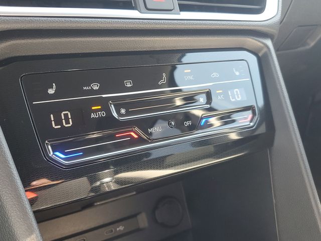 2025 Volkswagen Taos SE photo 31