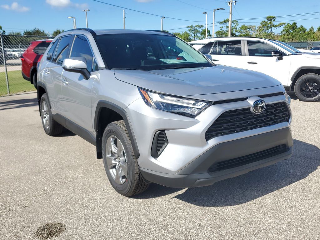 2025 Toyota RAV4 Hybrid XLE photo 2