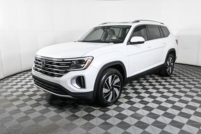 2025 Volkswagen Atlas SEL photo 2
