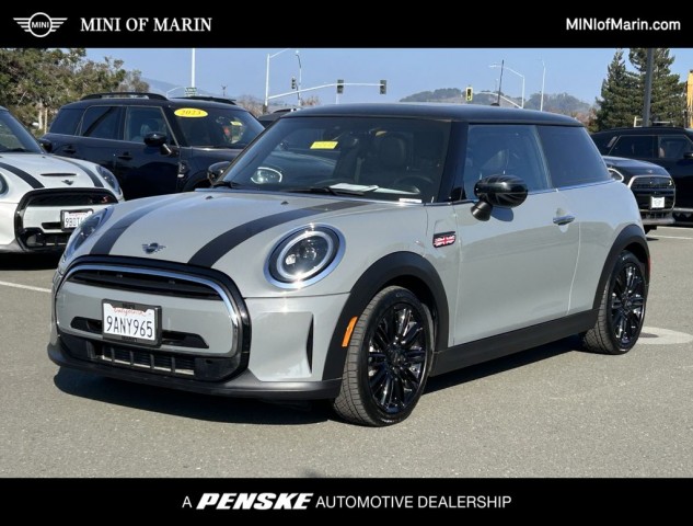 2022 MINI Hardtop 2 Door Oxford Edition's photo