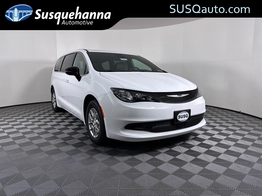 2026 Chrysler Voyager LX's photo