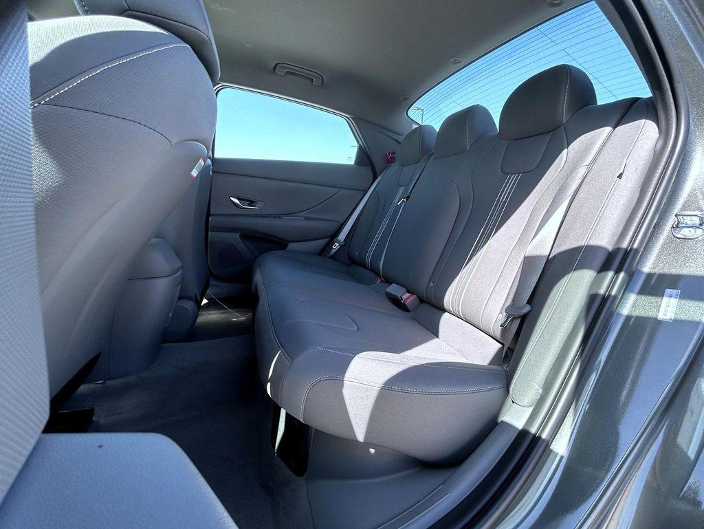 2025 Hyundai Elantra Hybrid Blue photo 11