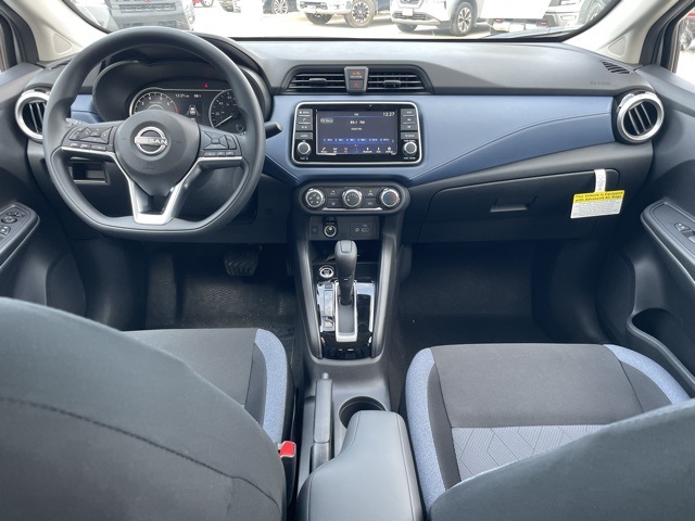 2025 Nissan Versa SV photo 14