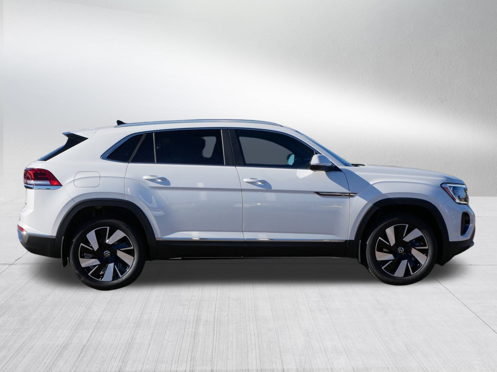 2026 Volkswagen Atlas Cross Sport SEL photo 2