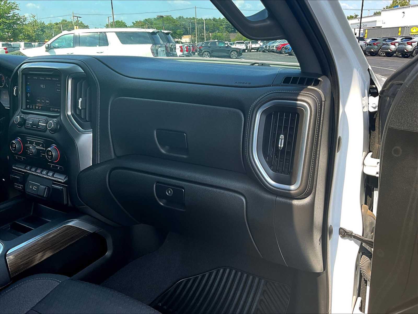 2022 Chevrolet Silverado 1500 RST photo 13