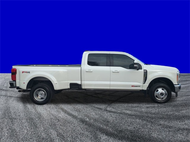2023 Ford F-350 Lariat photo 2