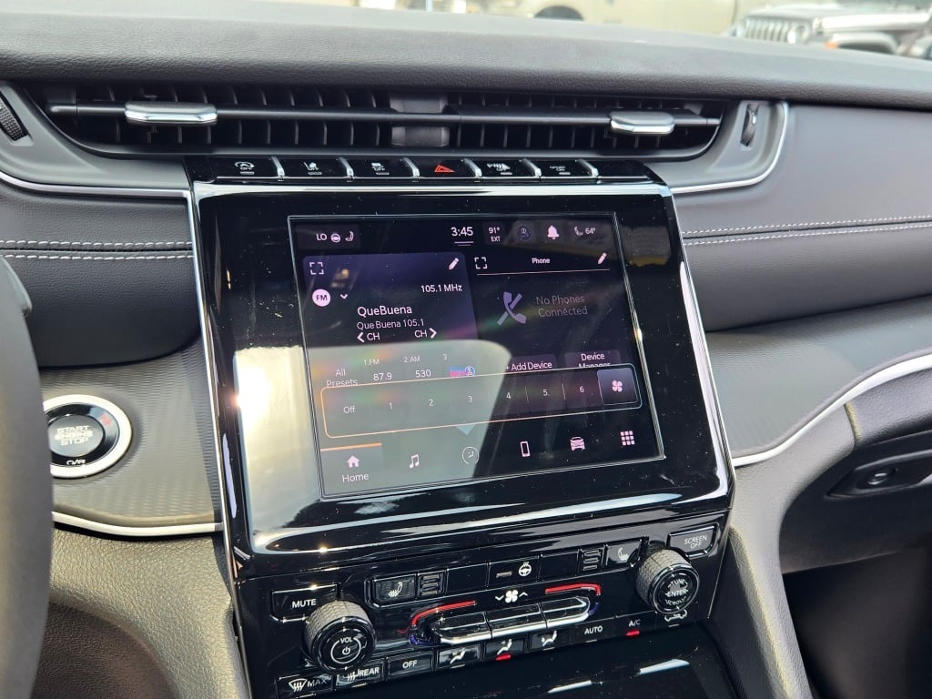 2025 Jeep Grand Cherokee Laredo photo 24