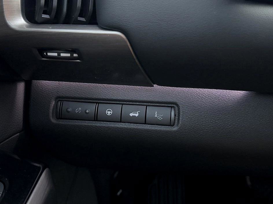 2025 Nissan Pathfinder Platinum photo 20