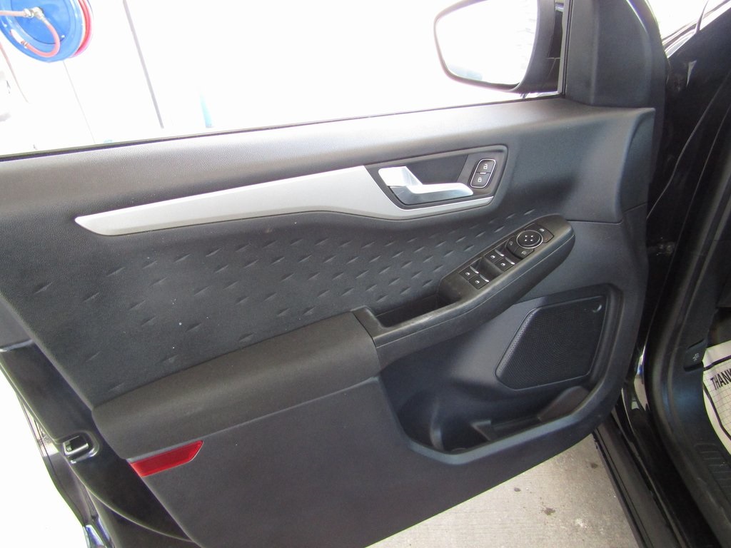 2020 Ford Escape SE photo 17