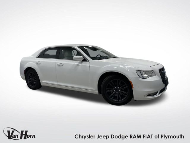 2021 Chrysler 300 Touring's photo
