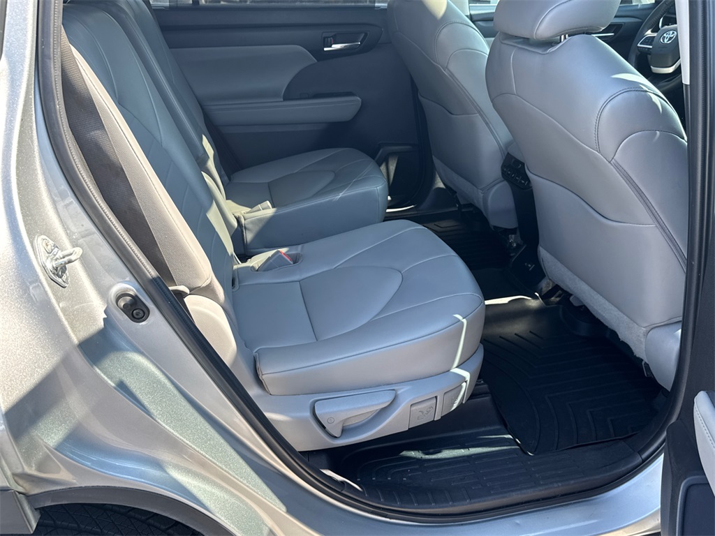 2022 Toyota Highlander XLE photo 14