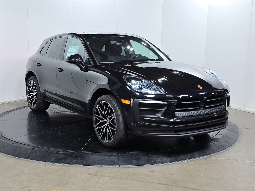 2026 Porsche Macan T photo 3