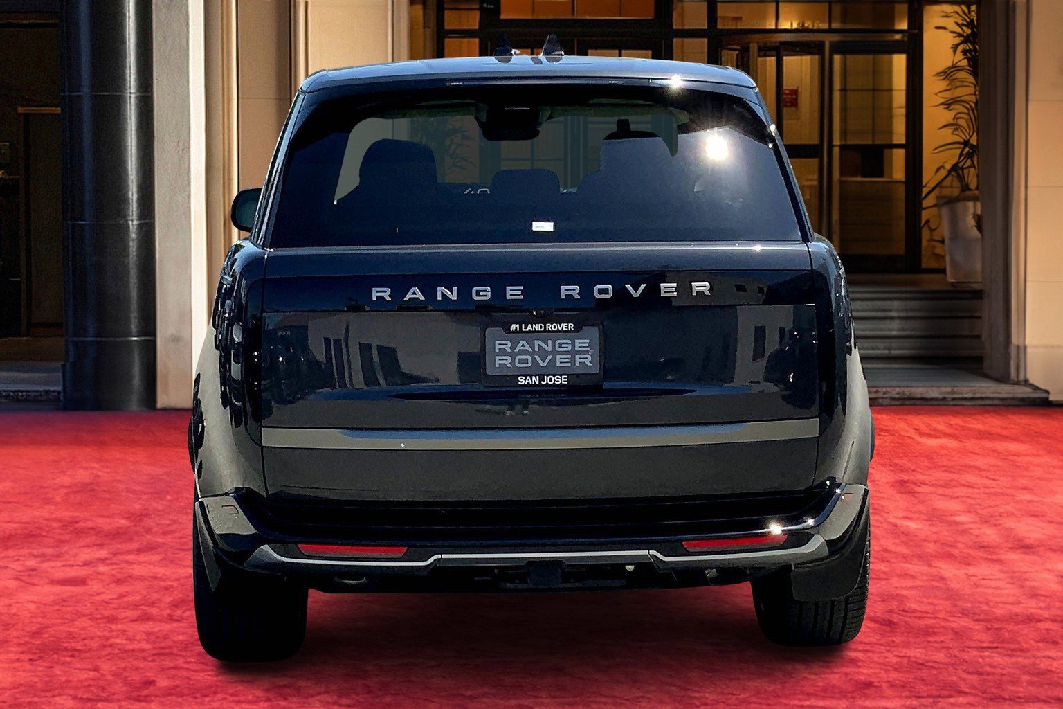 2025 Land Rover Range Rover SE photo 4