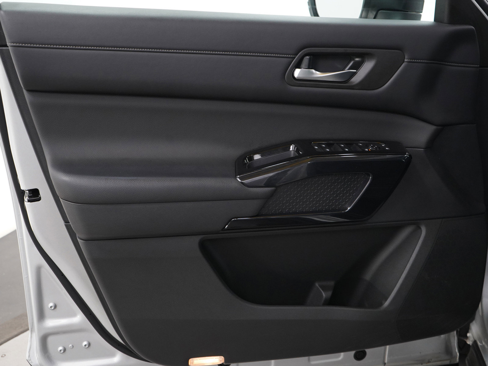 2022 Nissan Pathfinder S photo 19