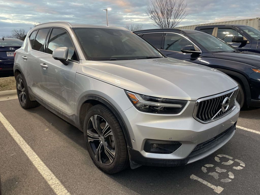 2019 Volvo XC40 Inscription's photo