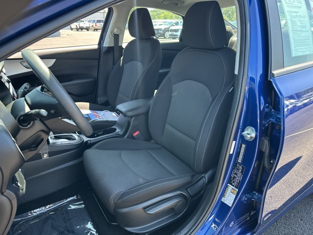 2023 Kia Forte LXS photo 8