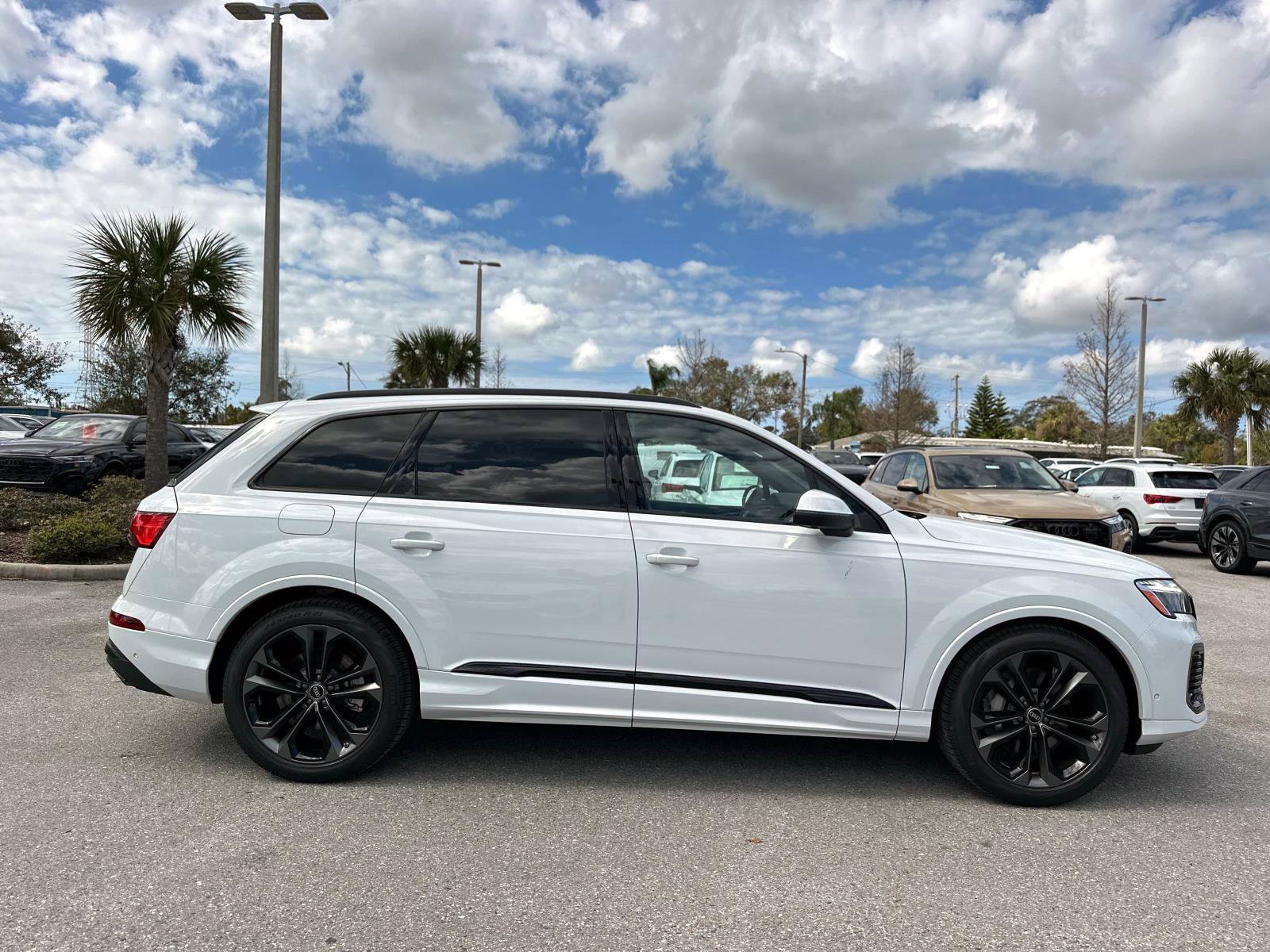 2025 Audi Q7 55 Prestige photo 3