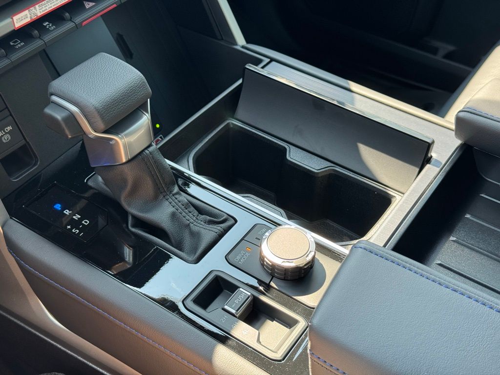 2025 Toyota Tundra Platinum CrewMax photo 28