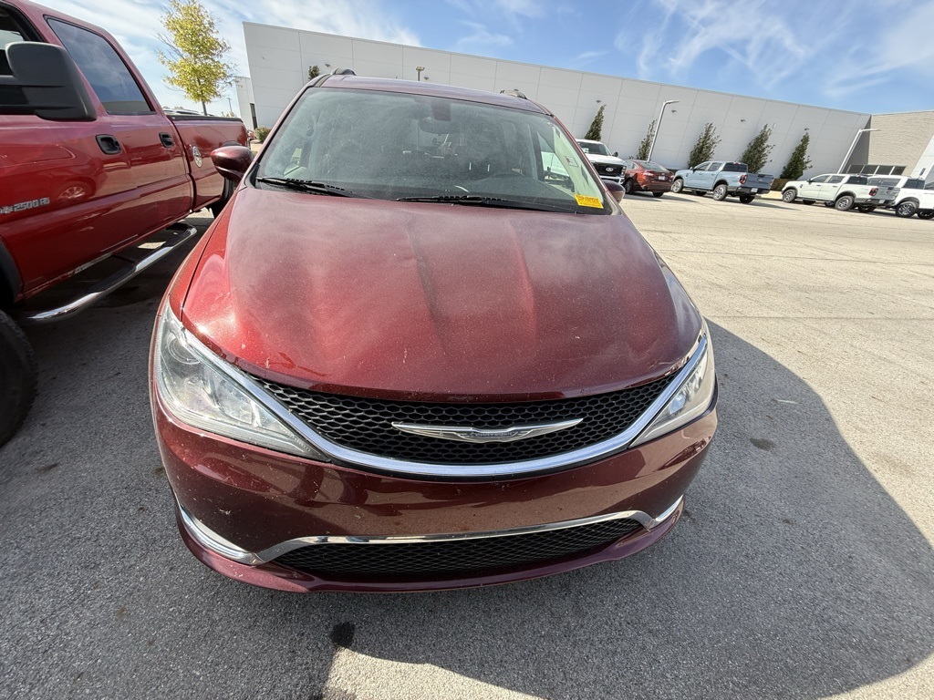 2017 Chrysler Pacifica Touring L photo 2