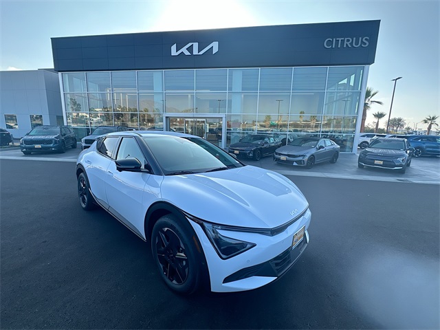 2025 Kia EV6 Light L/R's photo