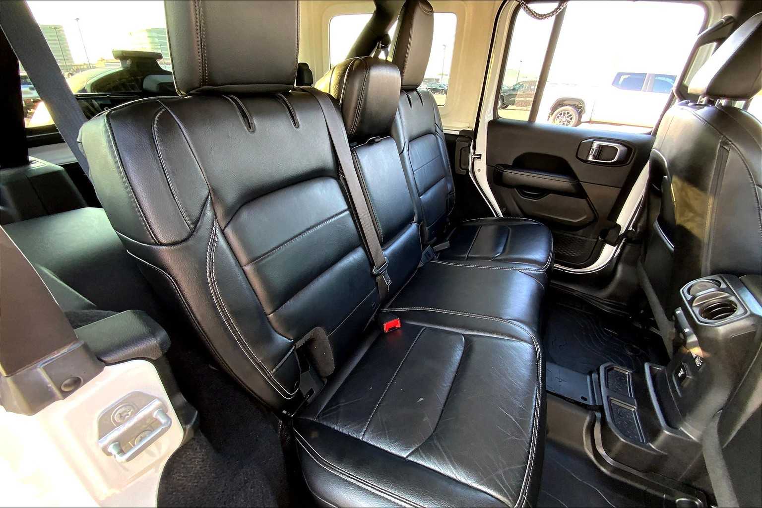 2018 Jeep Wrangler Unlimited Sahara photo 17