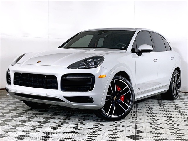 2022 Porsche Cayenne GTS's photo