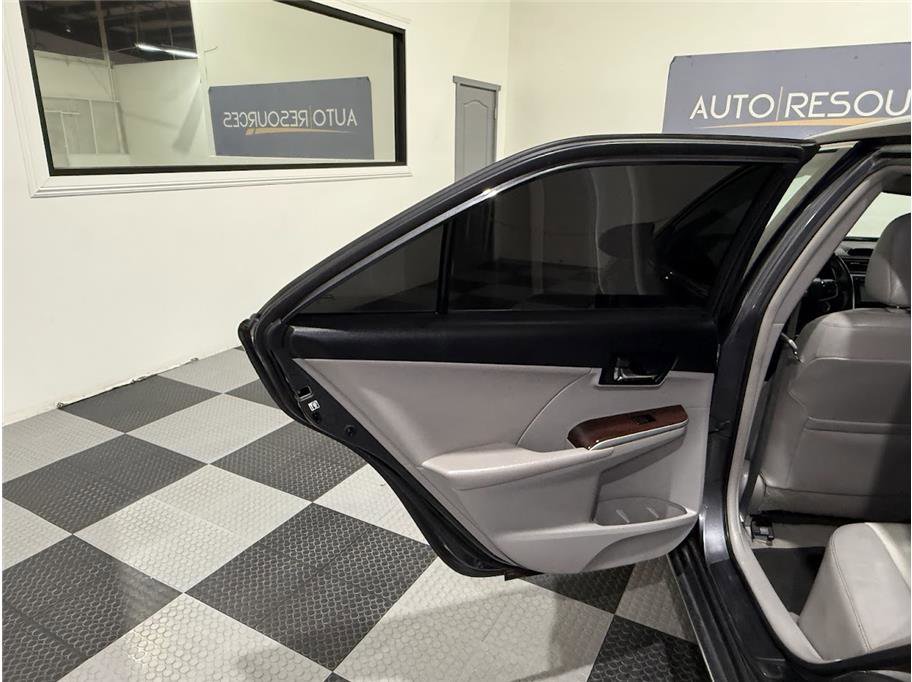 2012 Toyota Camry XLE photo 14