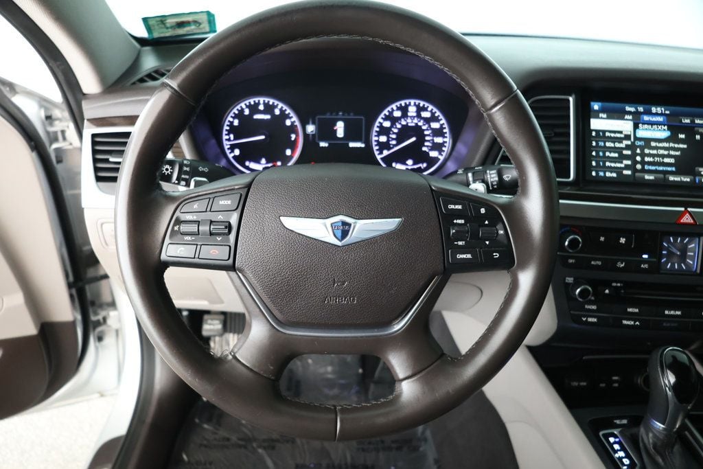 2016 Hyundai Genesis photo 10