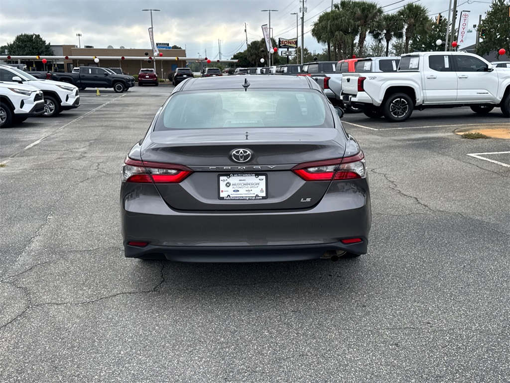 2021 Toyota Camry LE photo 3