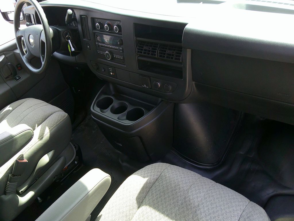 2017 Chevrolet Express 2500 Work Van photo 10