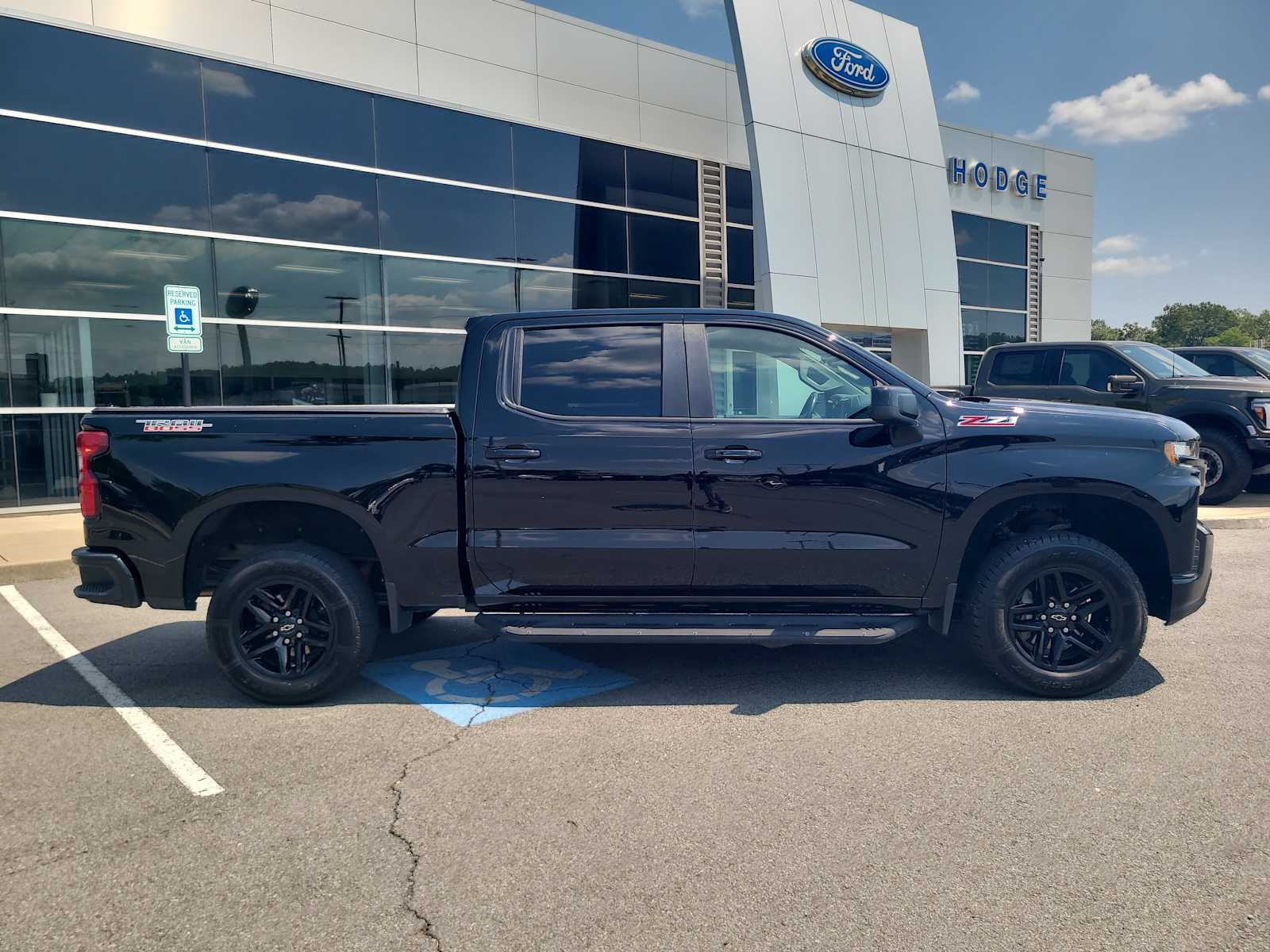 Used 2021 Chevrolet Silverado 1500 LT Trail Boss with VIN 3GCPYFED1MG471629 for sale in Little Rock