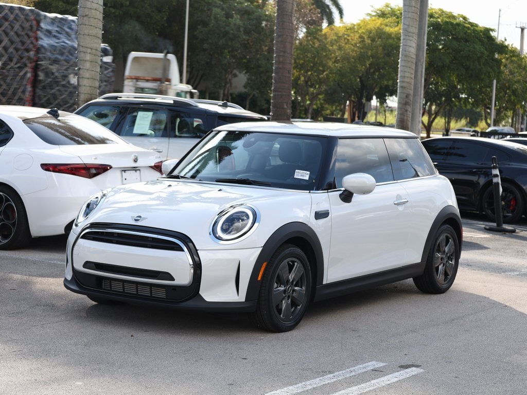 2023 MINI Hardtop 2 Door Base's photo