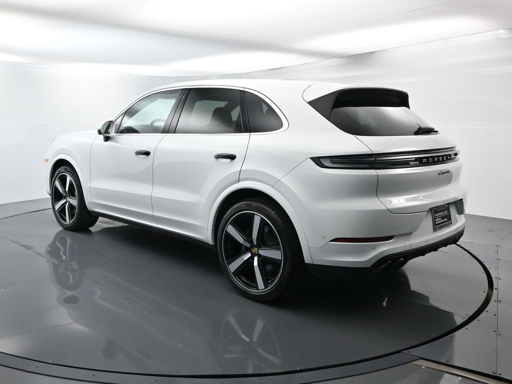 2024 Porsche Cayenne Base photo 2
