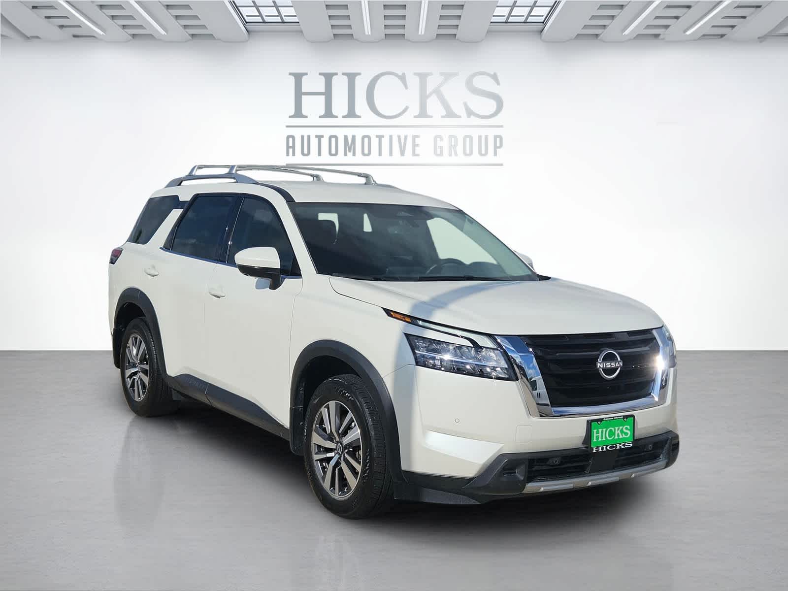 2024 Nissan Pathfinder SL photo 2