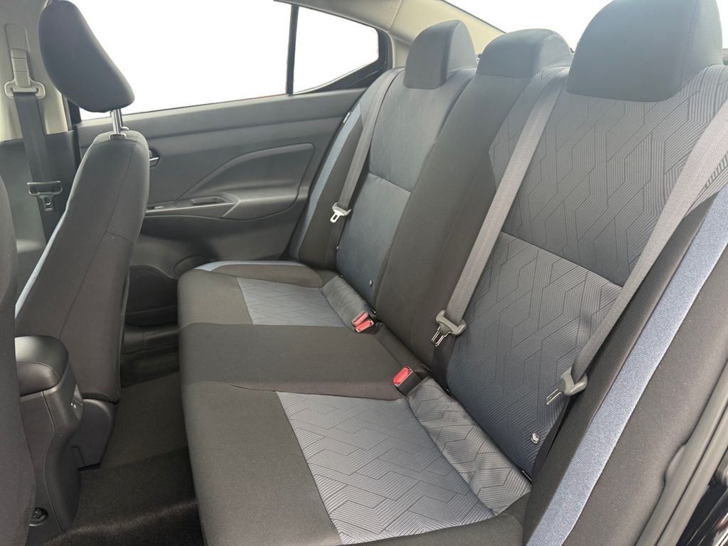 2025 Nissan Versa 1.6 SV photo 13