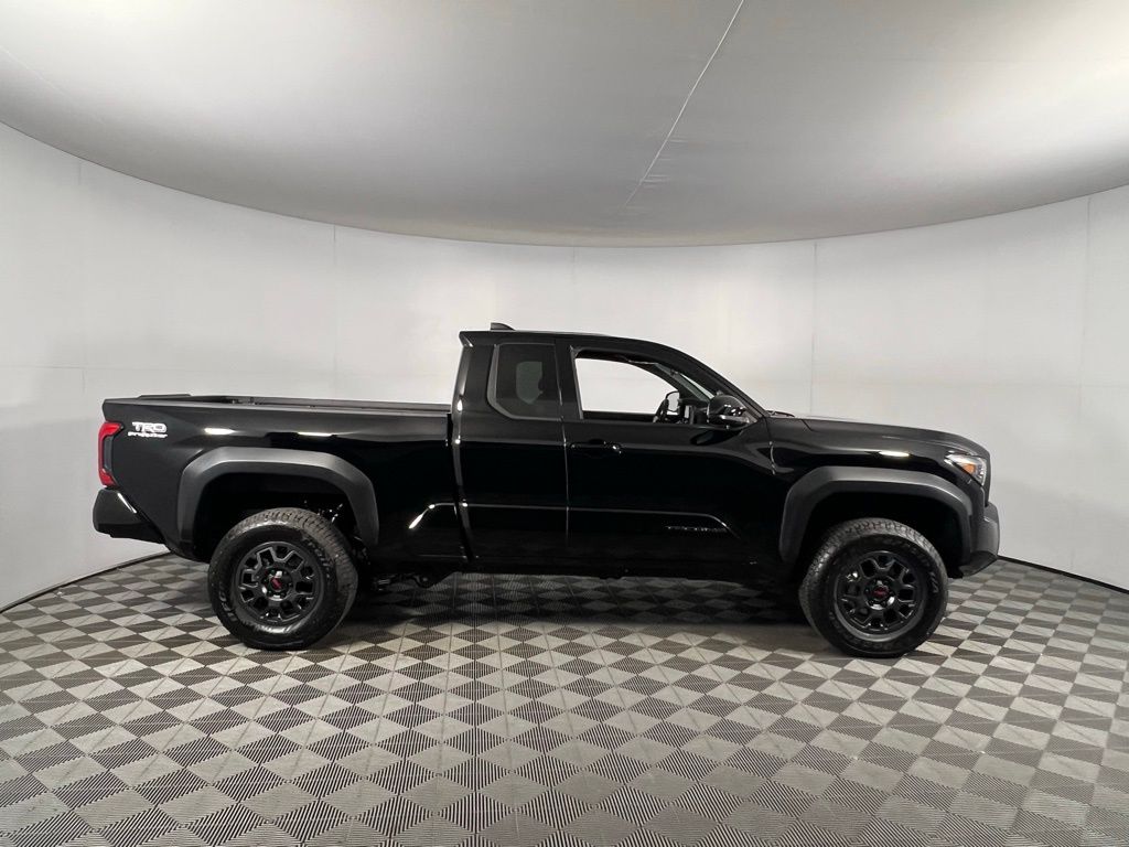 2025 Toyota Tacoma PreRunner photo 4