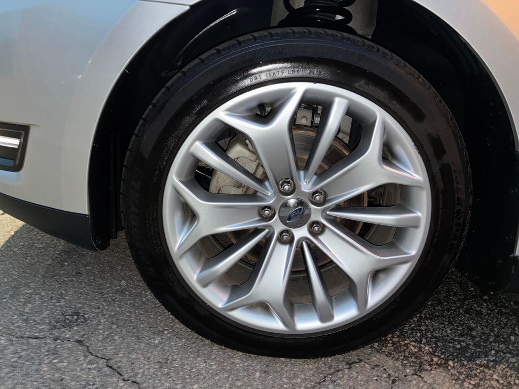 2013 Ford Taurus Limited photo 25