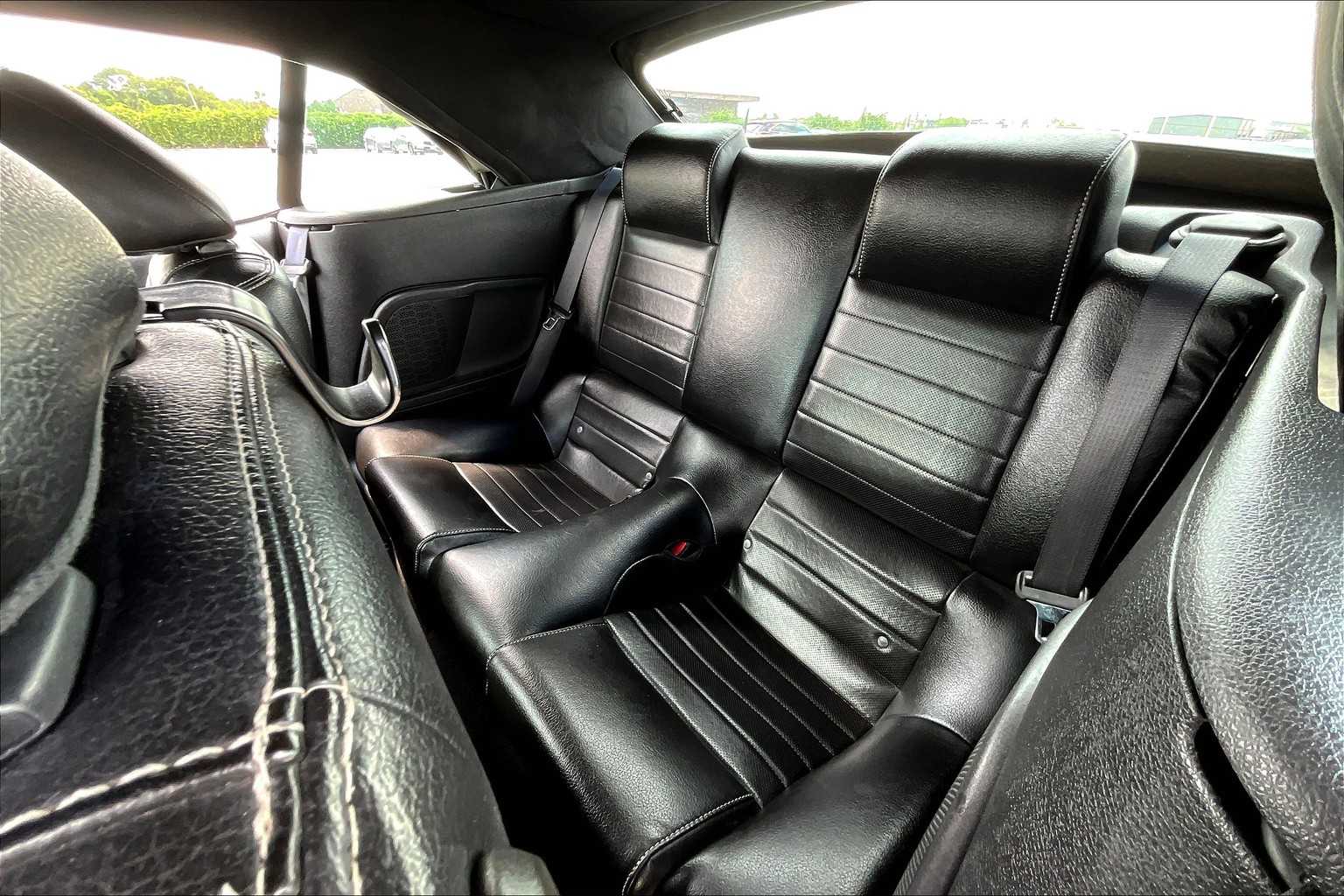 2010 Ford Mustang V6 Convertible photo 17