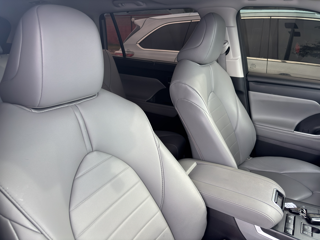 2021 Toyota Highlander XLE photo 6