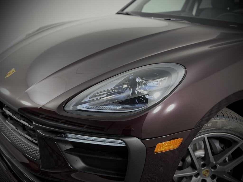 2025 Porsche Macan T photo 12