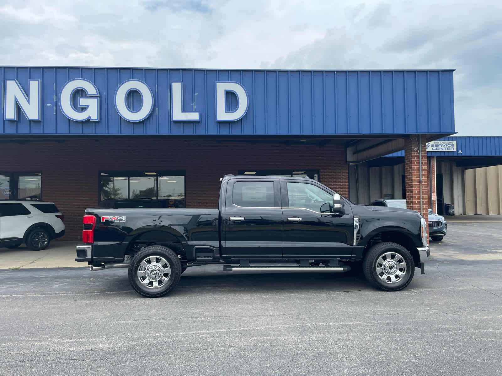2025 Ford F-350 Lariat photo 4