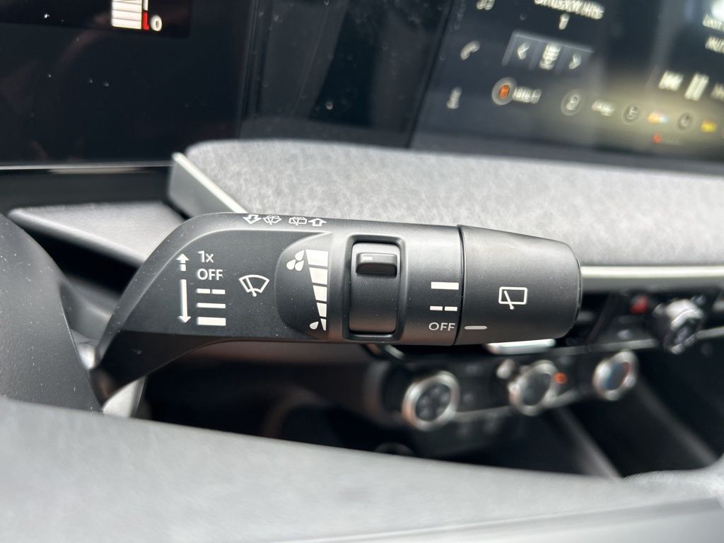 2025 Nissan Kicks SV photo 20